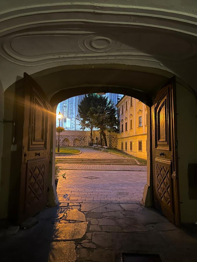 Csaky Palace Bratislava 1 Apartment Exterior photo