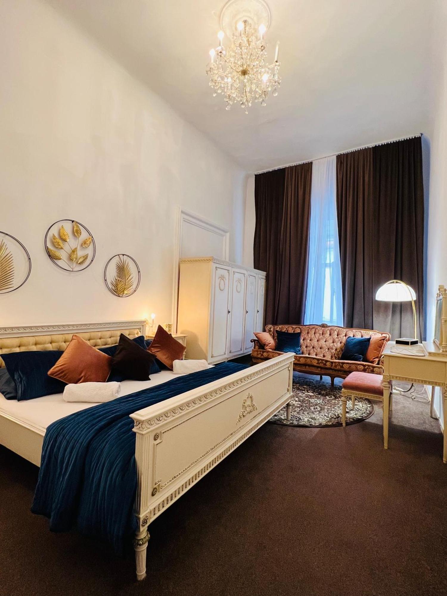 Csaky Palace Bratislava 1 Apartment Exterior photo